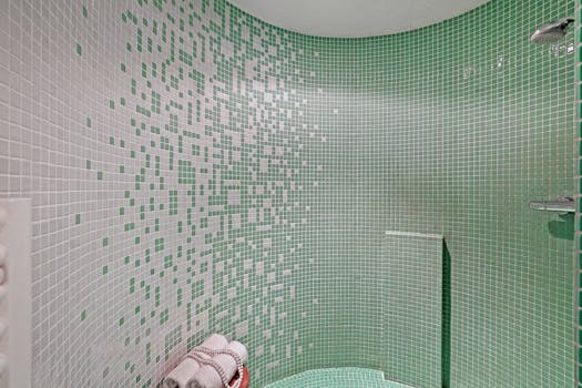 Jak Navrhnout Minimalistickou Koupelnu pro Malý Byt: Průvodce